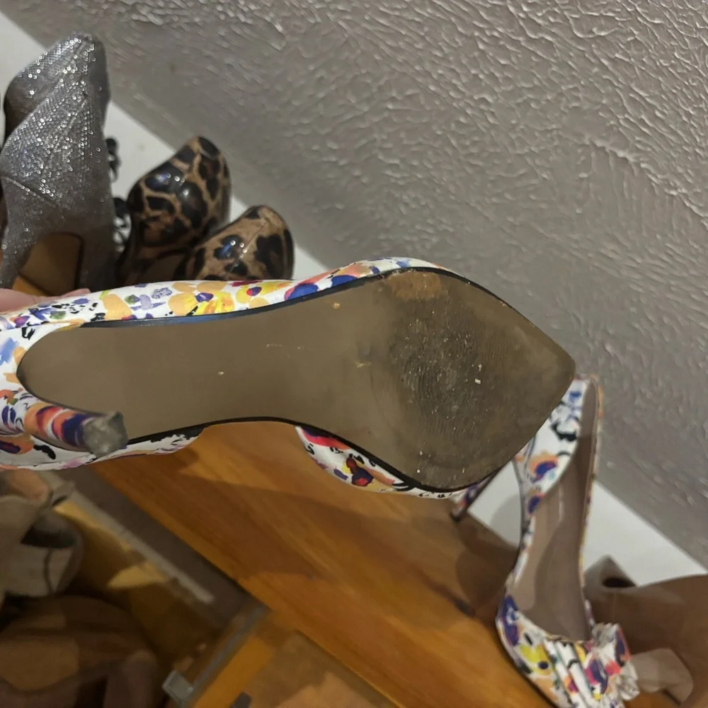 Floral Print Women's Heels Betsy Johnson - Picture 3 of 3